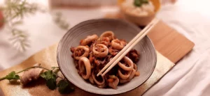Salteado de calamares con jengibre