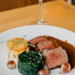 Tataki de ternera con espinacas y patata