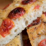 Focaccia con tomates cherry